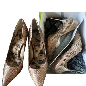 Sam Edelman Danielle gold patterned animal print Pointed Toe Pump heels 8